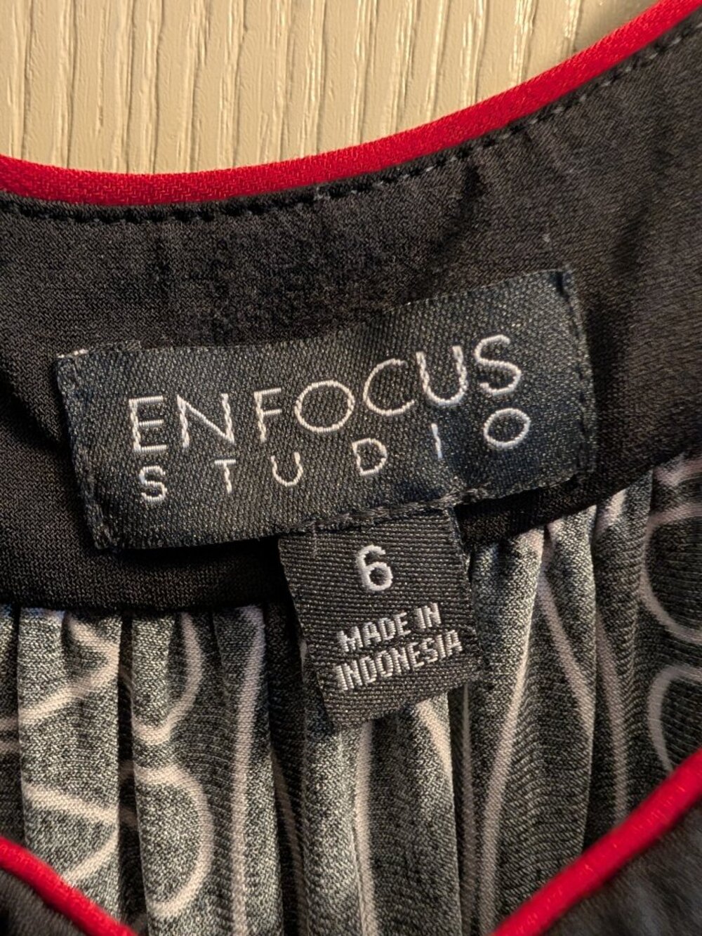 Enfocus Studio Black & White w/Red Trim Polyester/Spandex - Size 6 - Picture 3 of 5